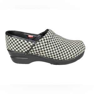 Sanita Brooklyn Black/White Houndstooth Vegan Professional Clog Size 39 (US 8)